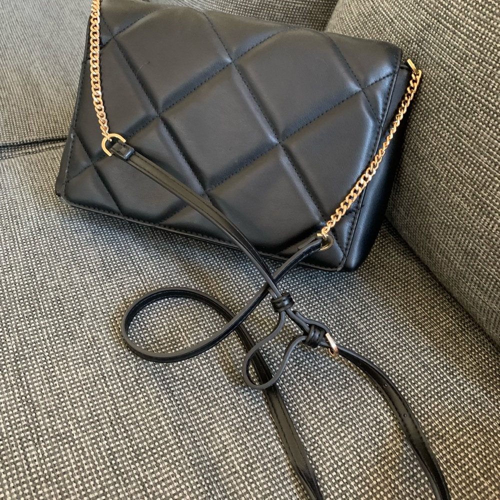5 like new purses, sold separately or as a group. - Picture 3 of 10